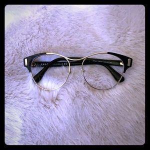 PRADA Glasses🖤